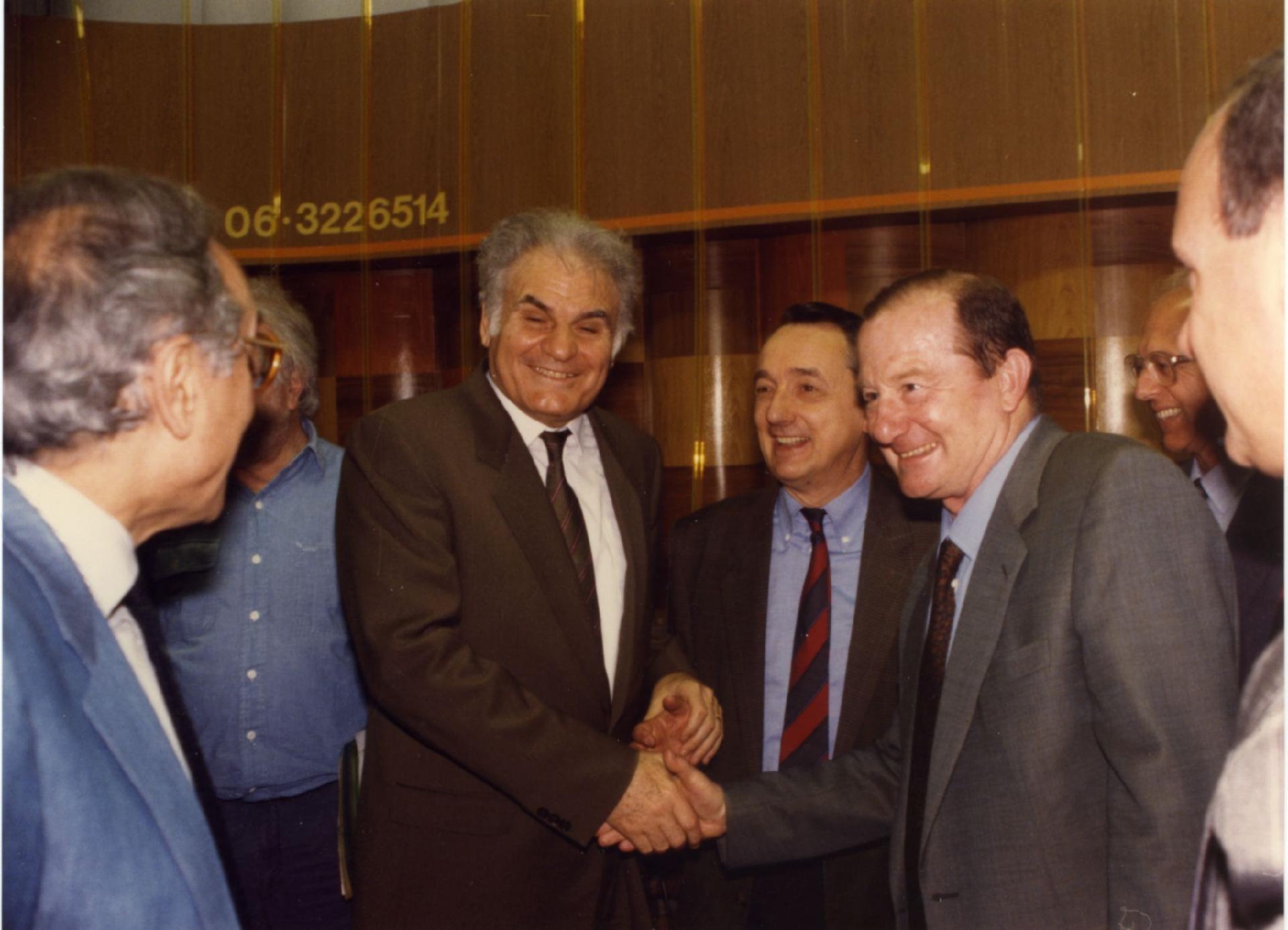 Gianni Bisiach in un gruppo a &quot;Radio anch&apos;io&quot; nello studio 8 di via Asiago n. 10 a Roma nel 1989