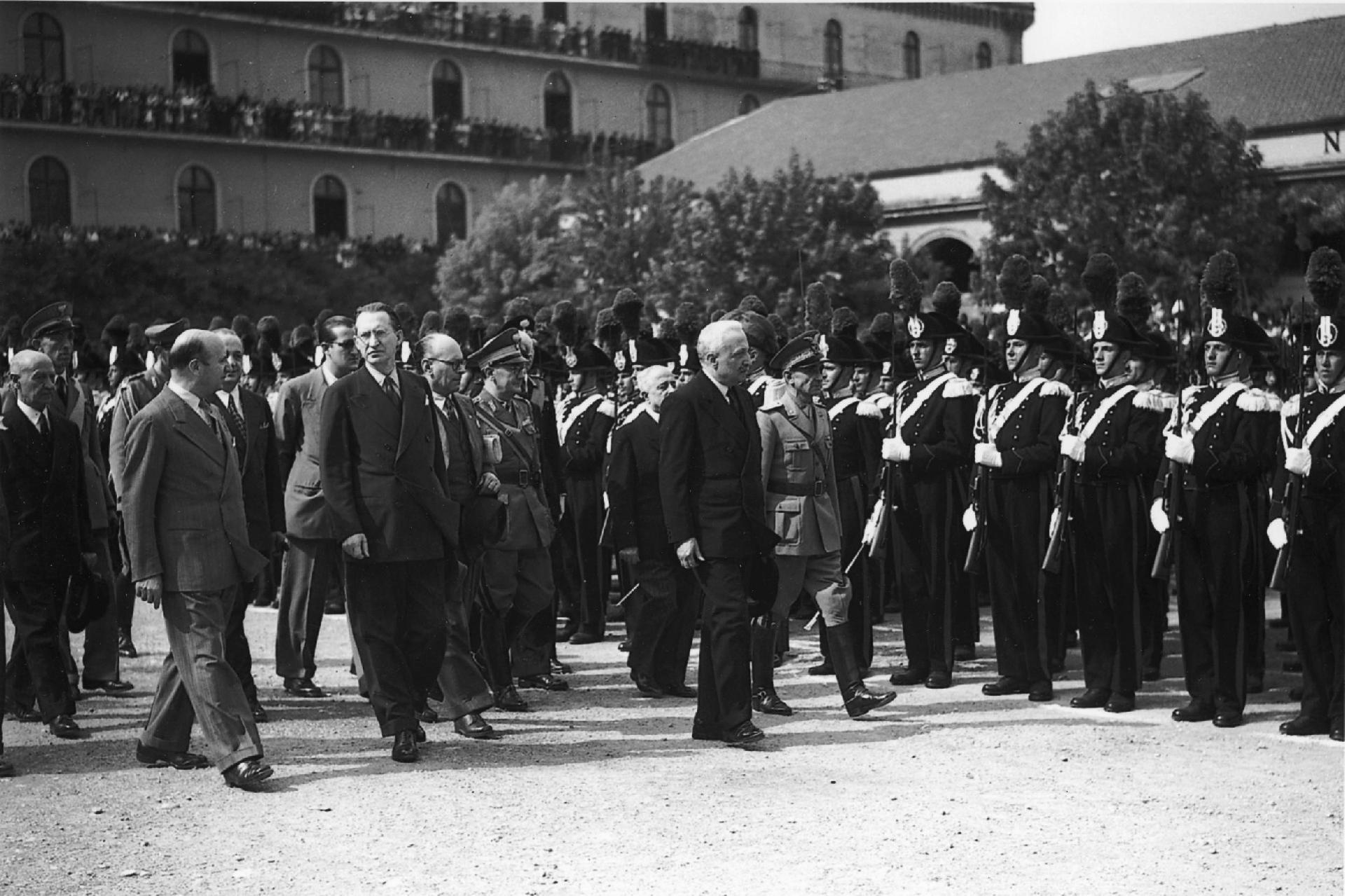 Il Capo Provvisorio dello Stato Enrico De Nicola interviene alla Festa dell'Arma dei Carabinieri