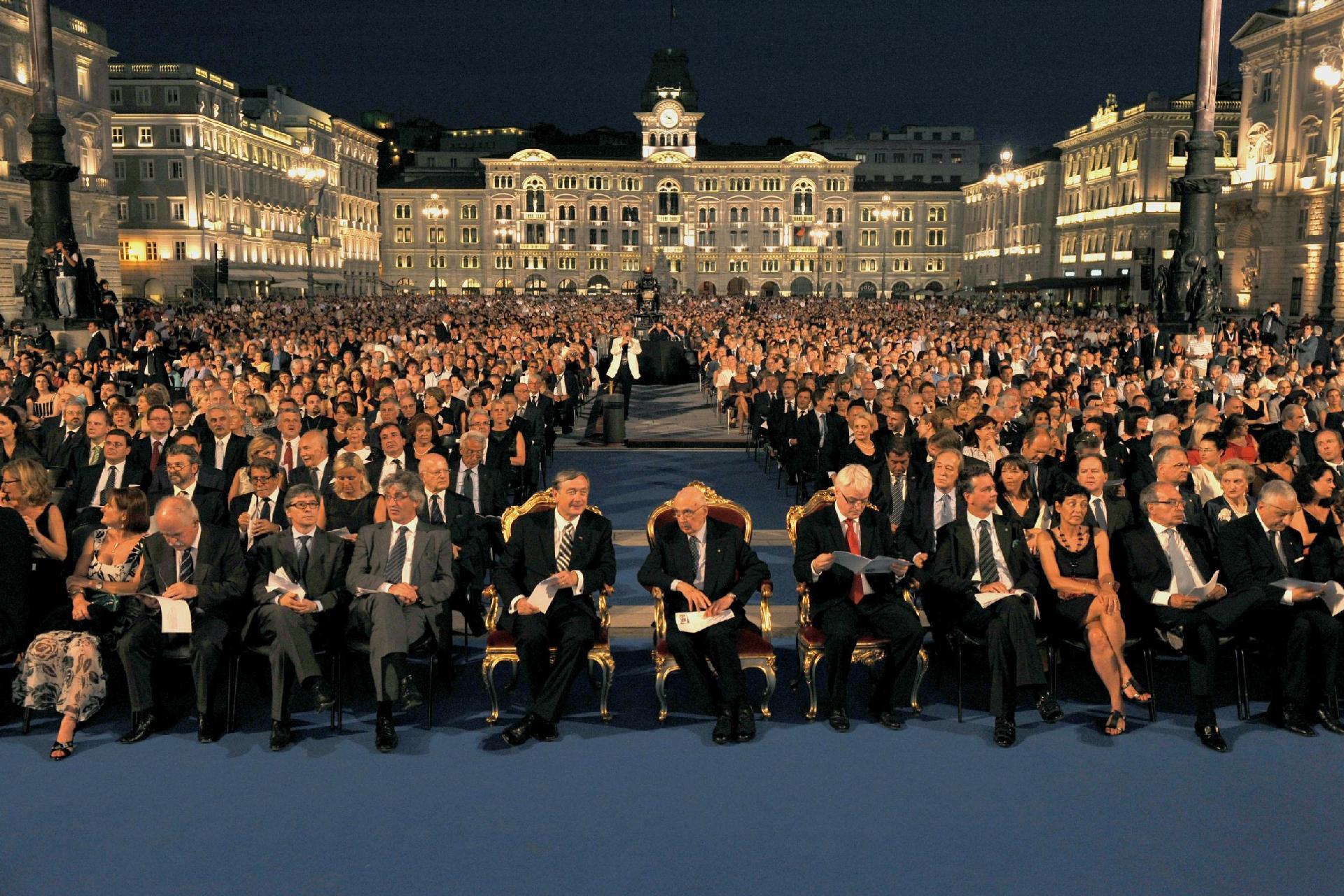 Un momento del concerto "Le Vie dell'Amicizia" diretto dal Maestro Riccardo Muti alla presenza dei Presidente della Repubblica Italiana, di Croazia e di Slovenia, in Piazza dell'Unità d'Italia