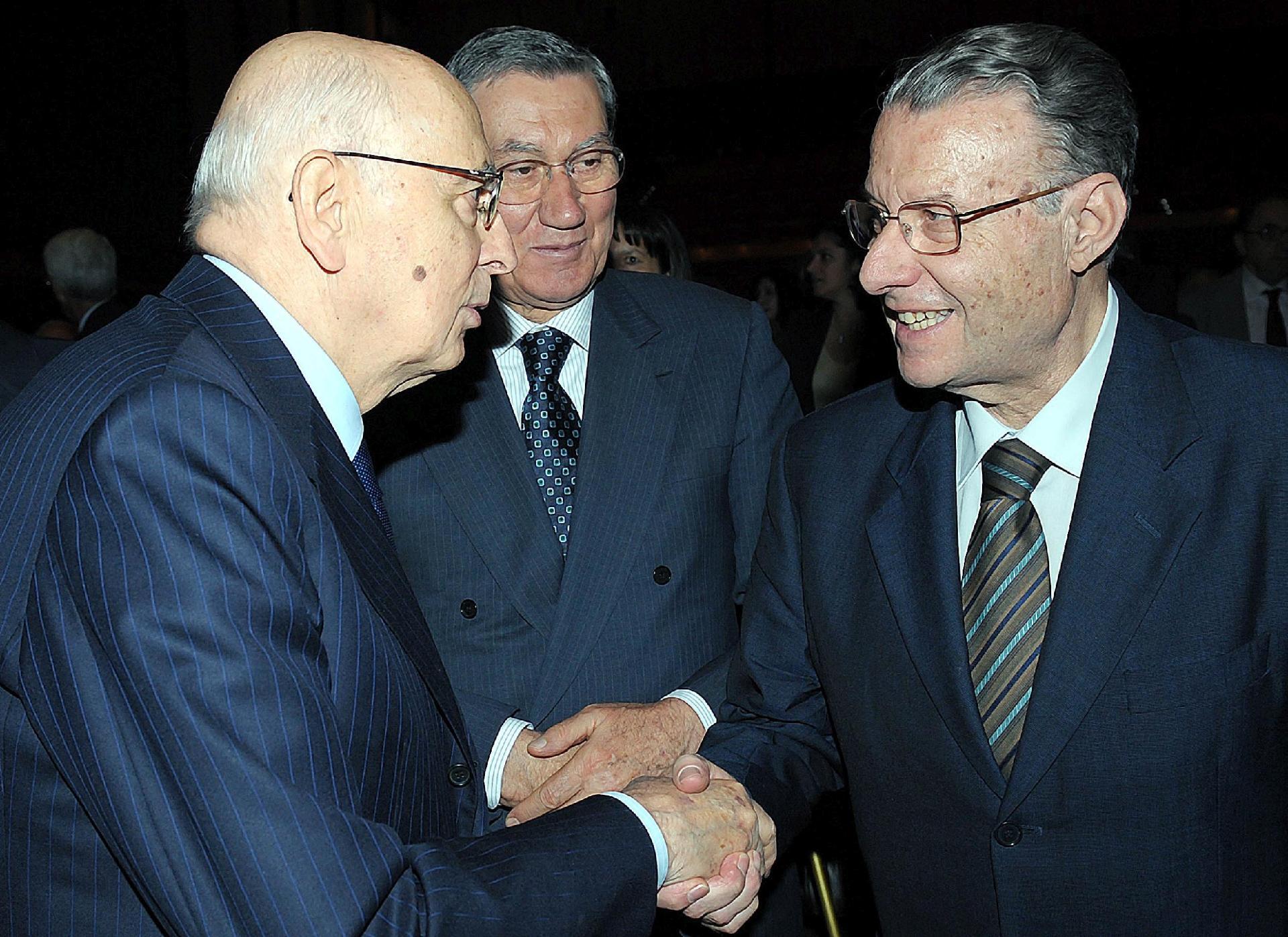 Il Presidente Giorgio Napolitano con il Vice Presidente del CSM Nicola Mancino ed il Presidente della Corte d'appello Giorgio Santacroce, al termine della Assemblea generale dell'ANM