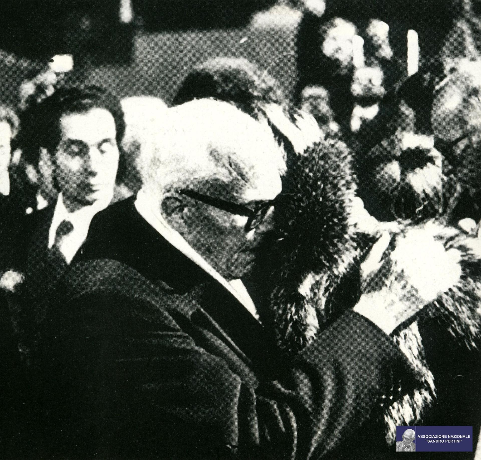 Il Presidente della Repubblica Sandro Pertini durante i funerali del magistrato Emilio Alessandrini assassinato durante gli anni di piombo da un commando del gruppo terroristico Prima Linea