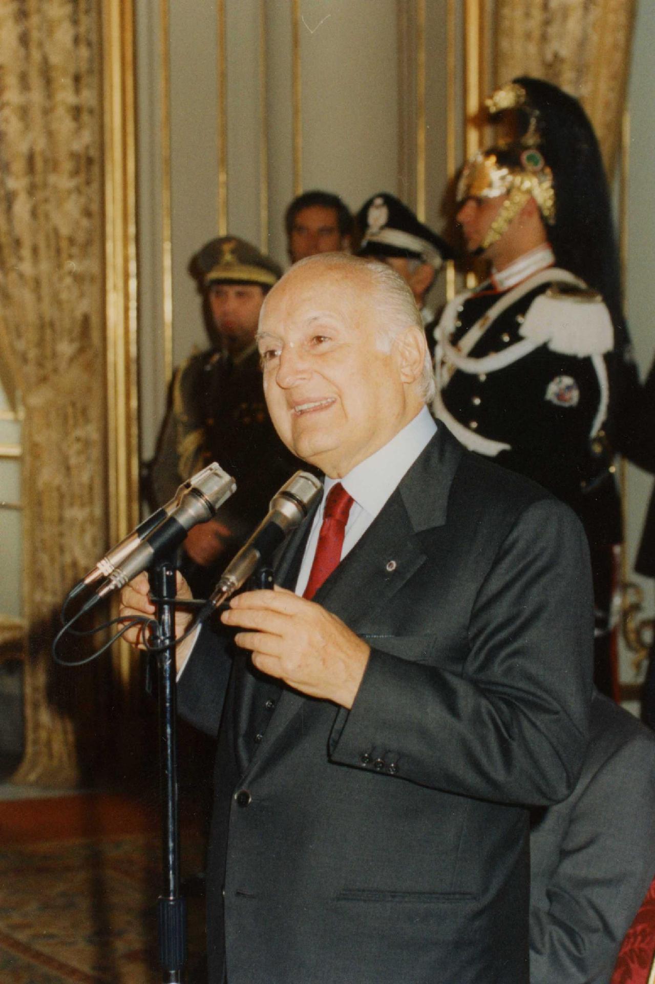 Primo piano del Presidente Oscar Luigi Scalfaro
