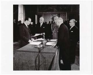Il Presidente della Repubblica Luigi Einaudi alla cerimonia di Giuramento del I Governo Fanfani