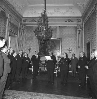 Il Presidente della Repubblica Giuseppe Saragat con Franco Restivo, Ministro dell'interno, con i prefetti di nuova nomina