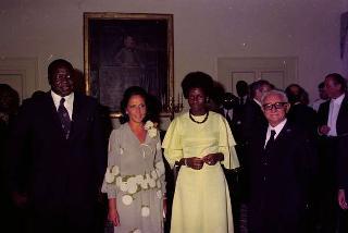 Il Presidente della Repubblica Giovanni Leone e la Signora Vittoria Leone ricevo in visita ufficiale a Castelporziano il  Presidente dell'Uganda Amin Dada e la Signora Dada