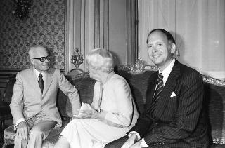 Signora Lilian Carter, madre del Presidente USA, con Richard Gardner, ambasciatore degli Usa in Italia