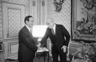 Il Presidente della Repubblica Francesco Cossiga con Michelangelo Jacobucci, nuovo ambasciatore d'Italia ad Algeri