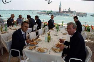 Colazione offerta dal Presidente della Repubblica ai capi delle Delegazioni dei Paesi partecipanti e agli altri componenti, al Vertice Economico di Venezia G7 (Palazzo Ducale, Venezia)