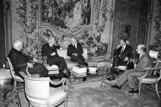 Il Presidente della Repubblica Francesco Cossiga riceve in udienza Francesco Cetti Serbelloni, presidente del Touring Club Italiano, con alcuni esponenti del sodalizio