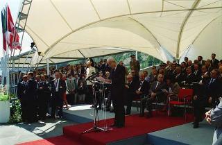 Courmayuer: intervento del Presidente Cossiga e del Presidente della Repubblica Francese François Mitterand alla cerimonia celebrativa del 25° anniversario di apertura del Traforo del Monte Bianco