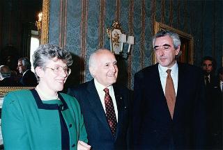 Incontro del Presidente della Repubblica Oscar Luigi Scalfaro con una delegazione della Famiglia Legnanese, in occasione del 40° anniversario di fondazione