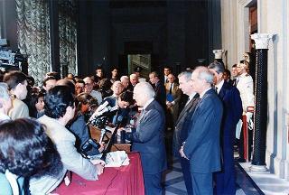 Il Presidente della Repubblica Oscar Luigi Scalfaro  durante l'incontro con la stampa dopo il secondo giro di consultazioni