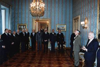 Il Presidente della Repubblica Oscar Luigi Scalfaro riceve la visita dell'on. ing. Vittorio Catella, Presidente dell'Istituto del Nastro Azzurro, con il Consiglio nazionale dell'Istituto