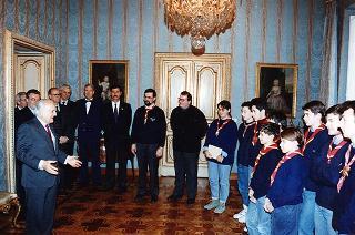 Incontro del  Presidente della Repubblica Oscar Luigi Scalfaro con Don Paolo Azzini e un gruppo di Scout della Parrocchia S. Maria Assunta di Ostiglia