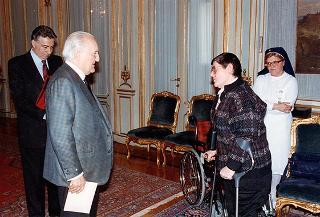 Il Presidente della Repubblica Oscar Luigi Scalfaro riceve una delegazione dell'Opera Federativa Trasporto Ammalati a Lourdes (OFTAL) di Trino Vercellese