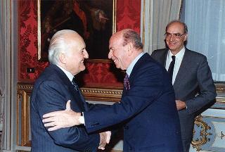 Il Presidente della Repubblica Oscar Luigi Scalfaro incontra l'on. Giovanni Elkan, l'on. Virginiangelo Marabini e il dott. Laerte Poletti