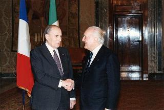 Il Presidente della Repubblica Oscar Luigi Scalfaro con Françoise Mitterand, Presidente della Repubblica Francese
