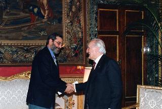 Il Presidente della Repubblica Oscar Luigi Scalfaro incontra Patrizio Petrucci, presidente dell'Associazione nazionale pubbliche assistenze, con esponenti del sodalizio