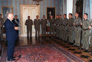 Delegazione di allievi della Scuola sottufficiali dell'esercito in servizio di guardia d'onore al Palazzo del Quirinale