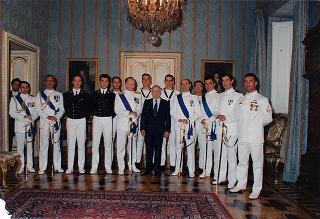 Amm. Angelo Mariani, capo di Stato maggiore della Marina Militare, con una rappresentanza dell'Arma, per la festa della Marina