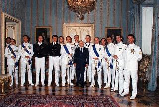 Amm. Angelo Mariani, capo di Stato maggiore della Marina Militare, con una rappresentanza dell'Arma, per la festa della Marina
