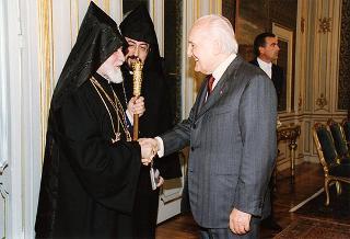Sua Santità Karekin I Sarkissian, Catholicos di tutti gli Armeni, accompagnato da S. E. il cardinale Achille Silvestrini