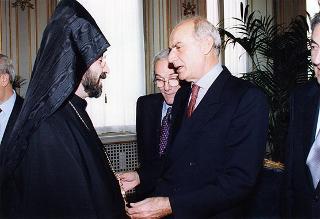 Sua Santità Karekin I Sarkissian, Catholicos di tutti gli Armeni, accompagnato da S. E. il cardinale Achille Silvestrini