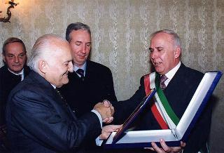 Francesco Giannelli, presidente della Confederazione nazionale Misericordie d'Italia, con una delegazione della Misericordia di Bari, per il 650° anniversario di fondazione del sodalizio