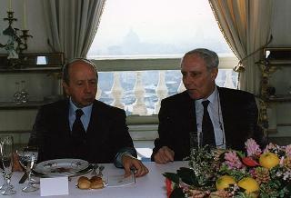 Incontro e colazione con il ministro Flavio Cotti, capo del Dipartimento Federale degli affari esteri della Confederazione Svizzera