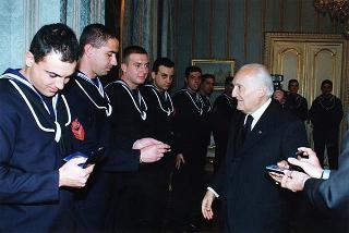 Delegazione di Allievi della Scuola Sottufficiali della Marina Militare di La Maddalena, in servizio di guardia d'onore al Palazzo del Quirinale