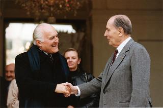Il Presidente della Repubblica Oscar Luigi Scalfaro con Francois Mitterand durante la sua visita ufficiale in Francia