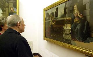 Il Presidente Ciampi in visita alla Galleria degli Uffizi di Palazzo Vecchio osserva il capolavoro di Leonardo Da Vinci &quot;L'Annunciazione&quot; del 1472