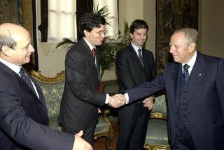 Il Presidente Ciampi saluta il Presidente della Regione Toscana Claudio Martini. A fianco il Presidente della Provincia Michele Gesualdi ed il Sindaco di Firenze Leonardo Domenici