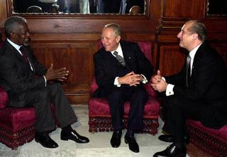Il Presidente Ciampi con il Segretario generale delle Nazioni Unite Kofi Annan e il Presidente della Repubblica d'Austria Thomas Klestil, poco prima della cerimonia inaugurale della Conferenza internazionale delle Nazioni Unite per la firma della Convenzione contro il Crimine Organizzato Transnazionale