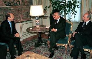 Il Presidente Ciampi, con a fianco il Ministro degli Affari Esteri Lamberto Dini, durante l'incontro al Quirinale con il Ministro degli Affari Esteri della Federazione Russa Igor Ivanov