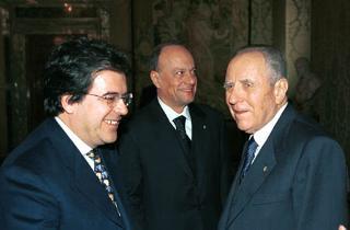 Il Presidente Carlo Azeglio Ciampi con il Ministro dell'Interno Enzo Bianco e il Dott. Roberto Sorge poco prima della cerimonia con i Prefetti di nuova nomina