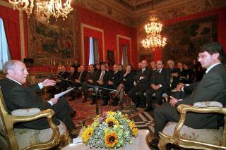 Il Presidente Ciampi durante l'incontro con alcuni esponenti dell'Unione Province d'Italia, a destra il Presidente dell'UPI Lorenzo Ria