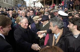 Il Presidente Ciampi al suo arrivo al Comune per la visita di tre giorni in Calabria