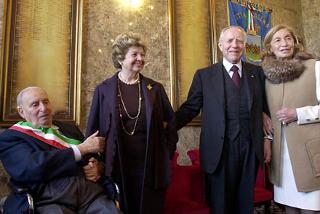 Il Presidente Ciampi con la moglie Franca insieme al Sindaco Giacomo Mancini e la moglie Vittoria