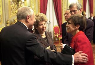 Il Presidente Ciampi con la moglie Franca insieme a Franca Valeri dopo la consegna della Medaglia d'Oro ai Benemeriti della Cultura e dell'Arte