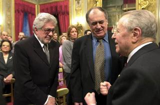 Il Presidente Ciampi con Ettore Scola e Bernardo Bertolucci subito dopo la consegna della Medaglia d'Oro ai Benemeriti della Cultura e dell'Arte