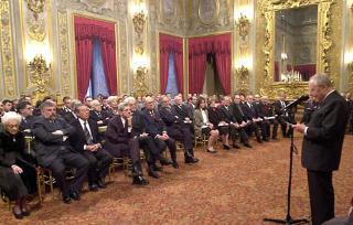 Il Presidente Ciampi durante la cerimonia di consegna dei Diplomi di I Classe con Medaglia d'oro ai Benemeriti della Cultura e dell'Arte in occasione della &quot;III Settimana della Cultura&quot;