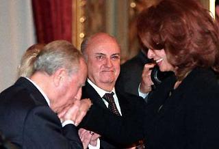 Il Presidente Ciampi saluta l'attrice Sophia Loren durante la consegna del Premio &quot;Vittorio De Sica&quot;.