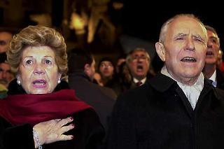 Il Presidente Ciampi con la moglie Franca durante l'esecuzione dell'Inno Nazionale sulla Piazza del Quirinale