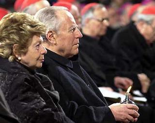 Il Presidente Ciampi e la moglie Franca seguono la cerimonia di preghiera per la pace nel mondo