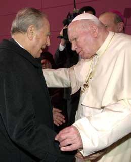 Il Presidente Ciampi con S.S. Giovanni Paolo II al termine della giornata di preghiera per la pace nel mondo