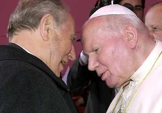 L'incontro tra il Presidente della Repubblica Carlo Azeglio Ciampi e S.S. Giovanni Paolo II in occasione della giornata di preghiera per la pace nel mondo