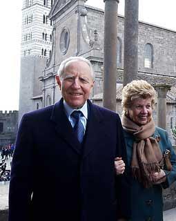 Il Presidente Ciampi con la moglie Franca mentre visita la Curia Vescovile della Diocesi