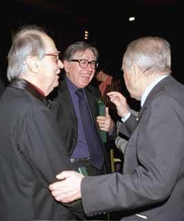 Il Presidente Ciampi si intrattiene con i fratelli Paolo e Vittorio Taviani dopo averli insigniti dell'onorificenza di Grande Ufficiale dell'OMRI