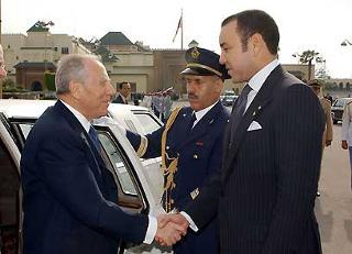 Il Presidente Ciampi viene accolto al Re del Marocco Mohammed VI al suo arrivo al Palazzo Reale